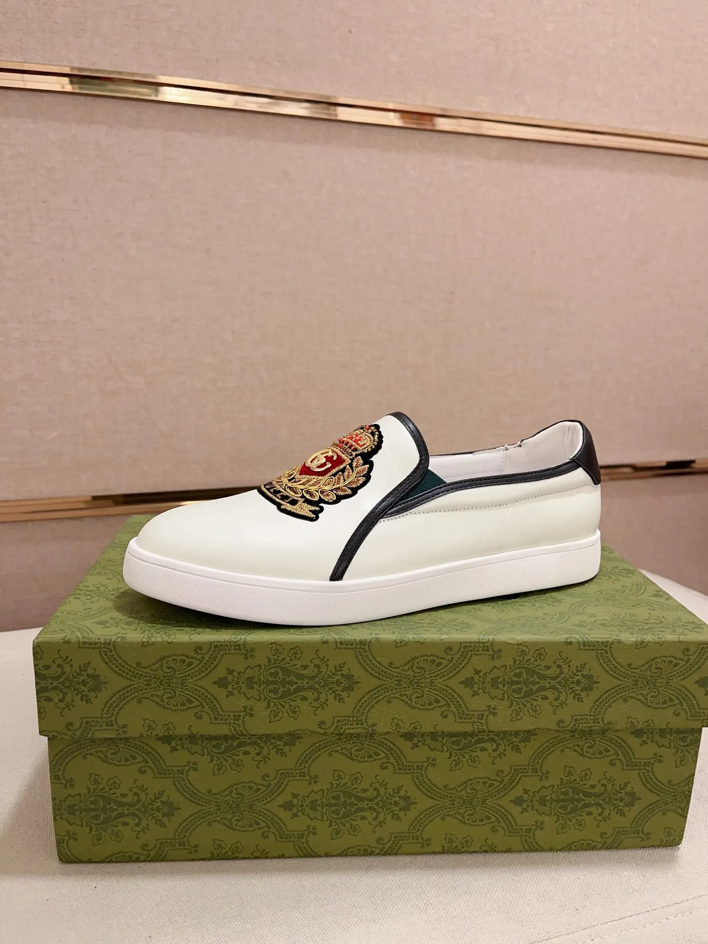 Men's clothing and shoes💰:440💰 (GUCCI) The latest model from the official website 🎁🎁Casual and fashionable men's shoes👟, hot style 💥The version is simple and elegant, exclusive for trendy men. Unique official website latest brand elements 👑Gucci original decoration, fashionable and generous, the fabric is original cowhide ✅sheepskin lining, the official website specifies wear-resistant casual outsole, the classic model is taken in kind at the counter🎬38-44 (45 is not returned or exchanged)